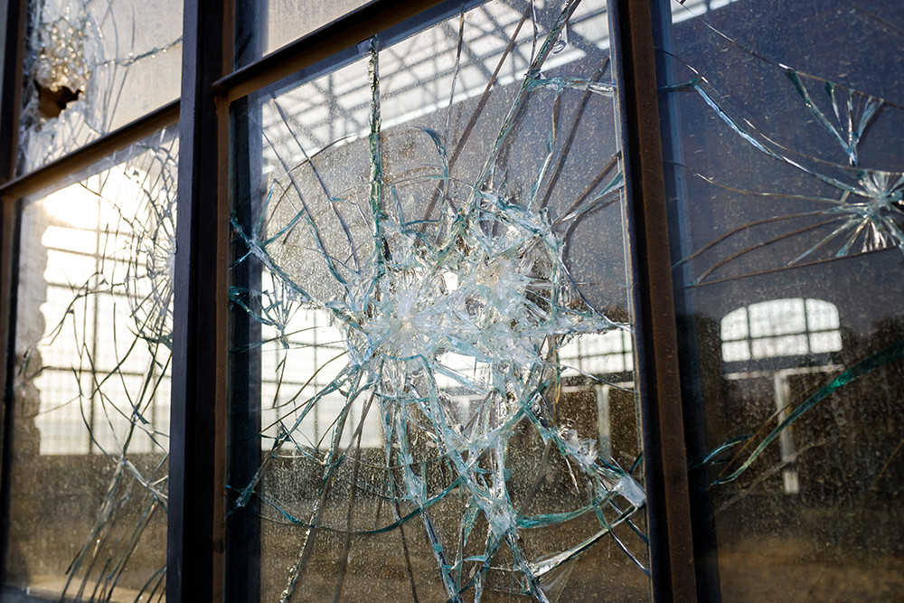 vetro finestra rotto